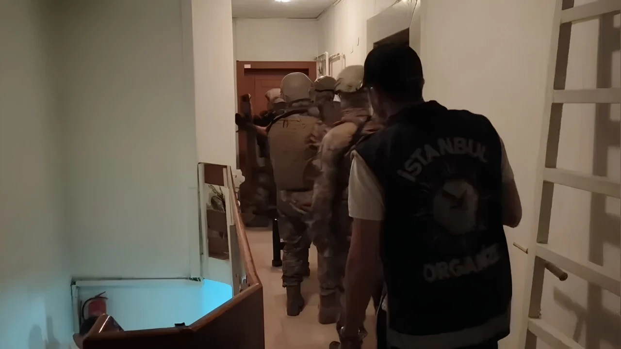 İstanbul merkezli 12 ilde organize suç örgütlerine operasyon: 74 gözaltı