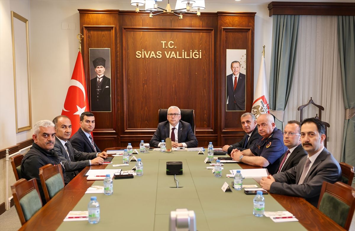 Sivas Valisi Şimşek, kene vakalarındaki artış nedeniyle vatandaşları uyardı Açıklaması