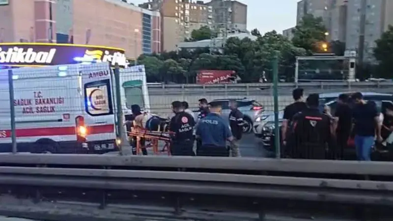 Beylikdüzü D-100 Karayolu'nda polis aracının da karıştığı zincirleme kaza