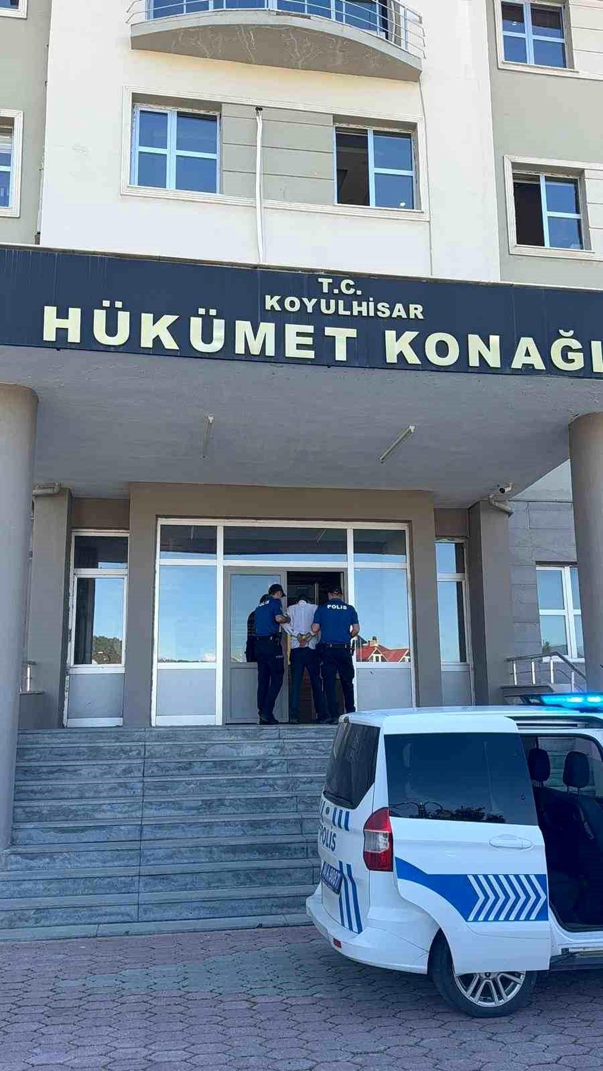 Aranan 3 firari hükümlü Koyulhisar ilçesinde yakalandı