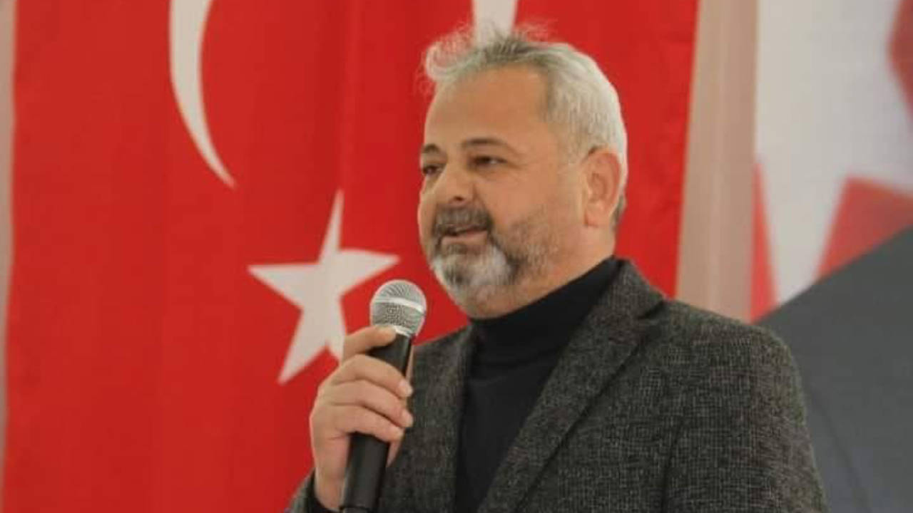 AKP'de 8,5 yıllık ilçe başkanı istifa etti