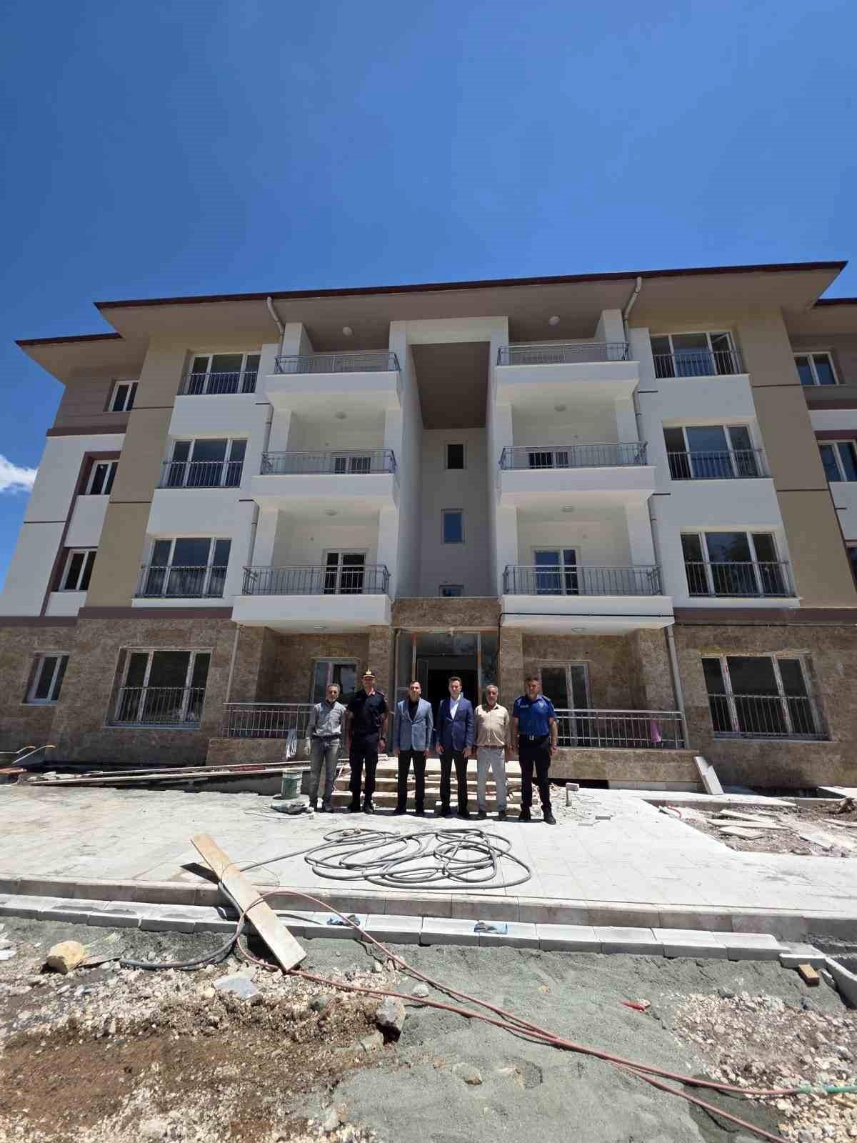 Kaymakam Algın ve Başsavcı Duran, adliye lojmanlarında incelemelerde bulundu