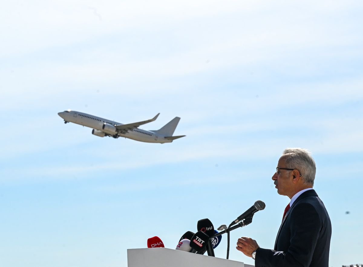 Bakan Uraloğlu: Yılın ilk 5 ayında 89 milyon yolcu hava yolu ile seyahat etti