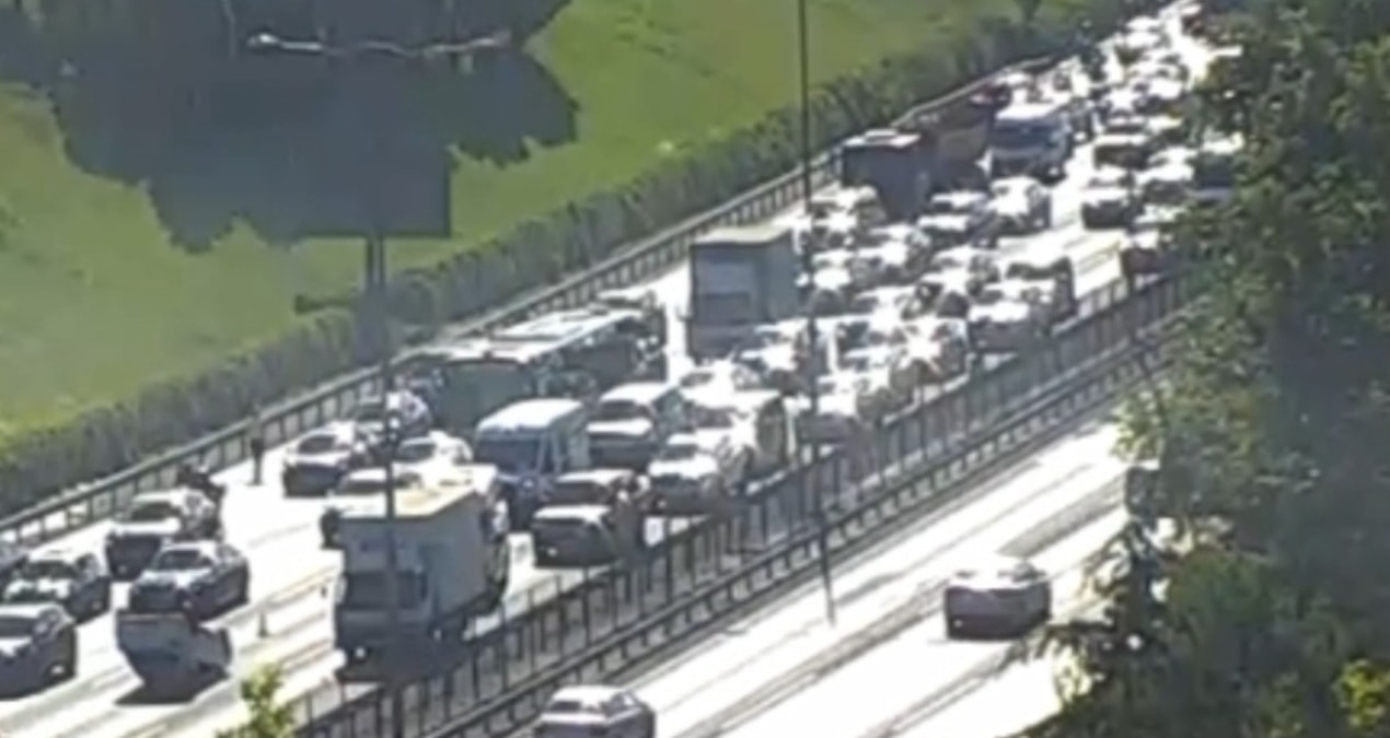 TEM Otoyolu’nda can pazarı! Araç takla attı trafik kilitlendi