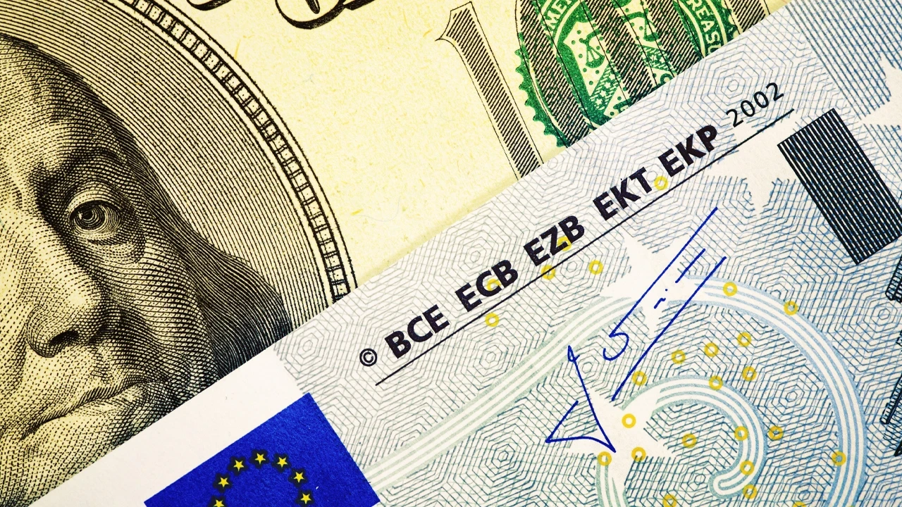 Döviz Piyasasında Yeni Hafta Mesaisi: Dolar ve Euro Yükselişle Açıldı