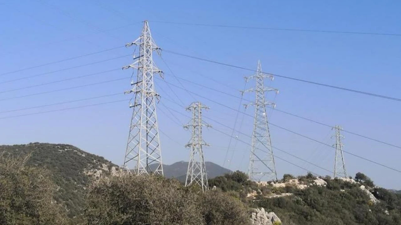Spot elektrik fiyatları yarın 4.104 TL’yi görecek