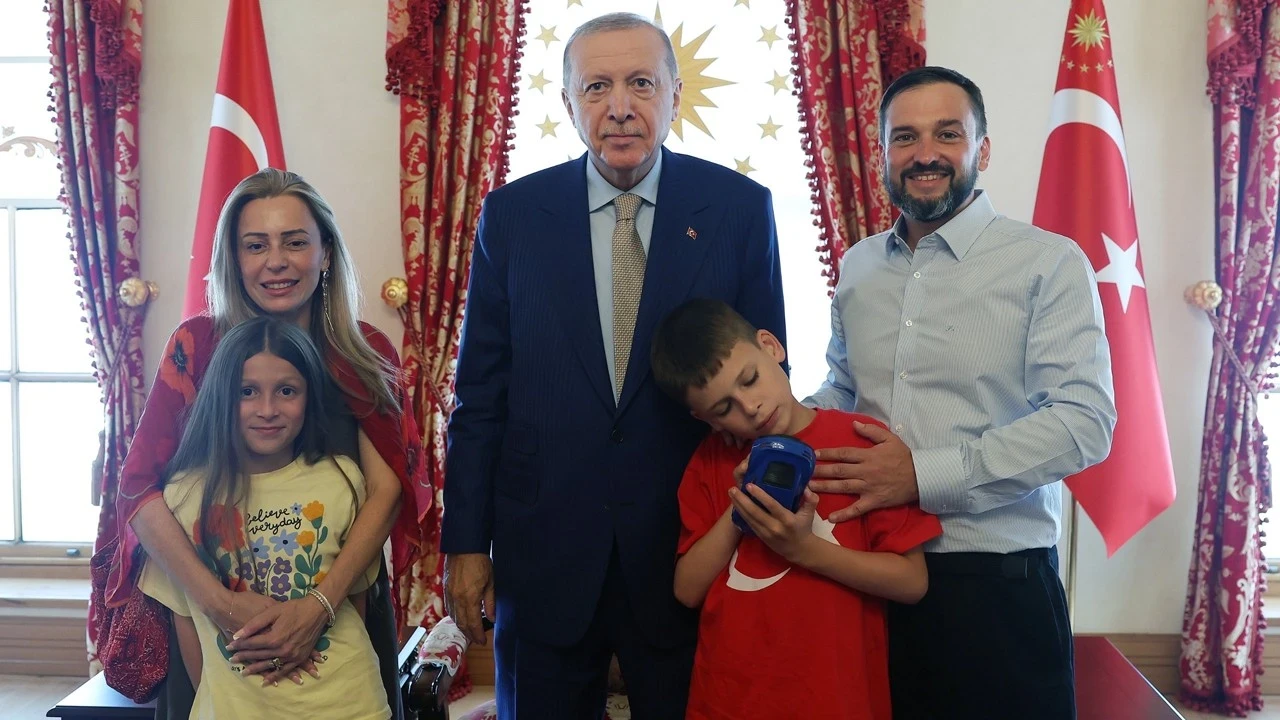 Cumhurbaşkanı Erdoğan, camilerde kek dağıtan Joshua Harris'i kabul etti