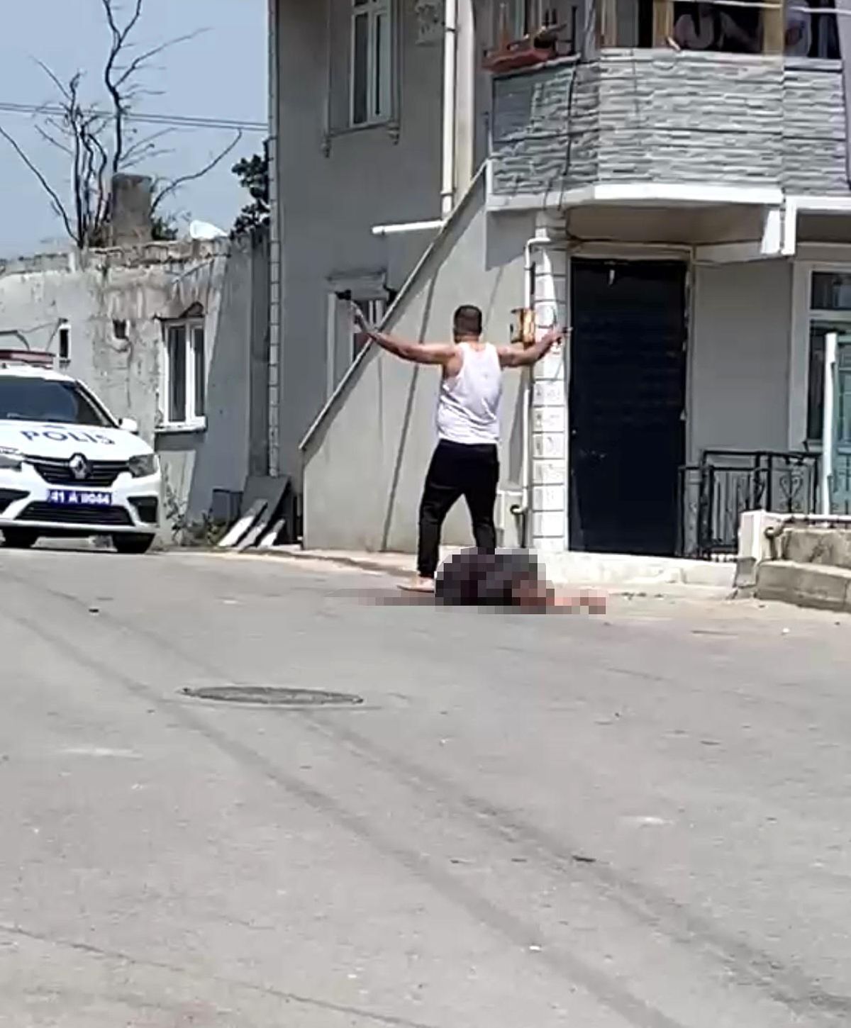 Kocaeli'de sokak ortasında kocası tarafından bıçaklanan kadın hayatını kaybetti