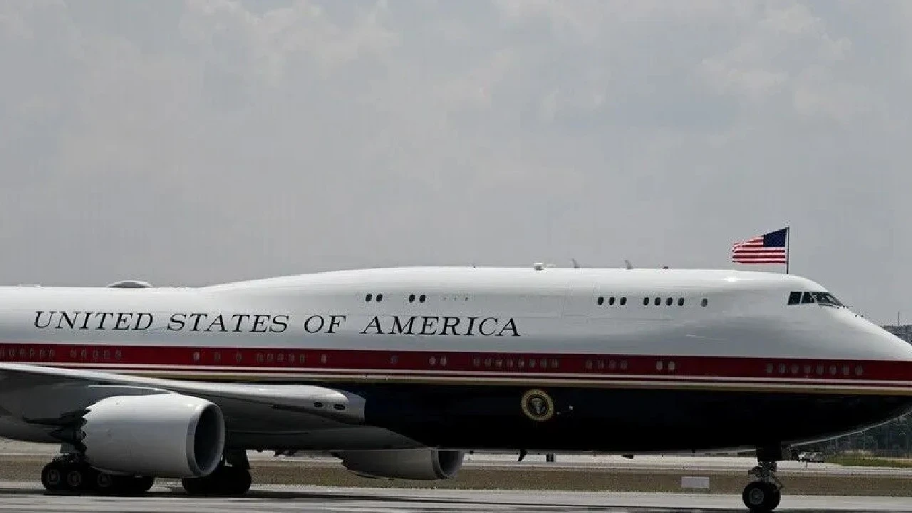 Trump'tan yeni Air Force One açıklaması: En üst seviyeye çıkarılacak