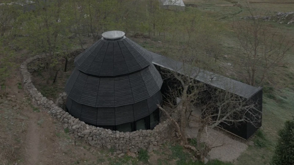 El Durazno Pavyonu taş ve ahşabı buluşturuyor