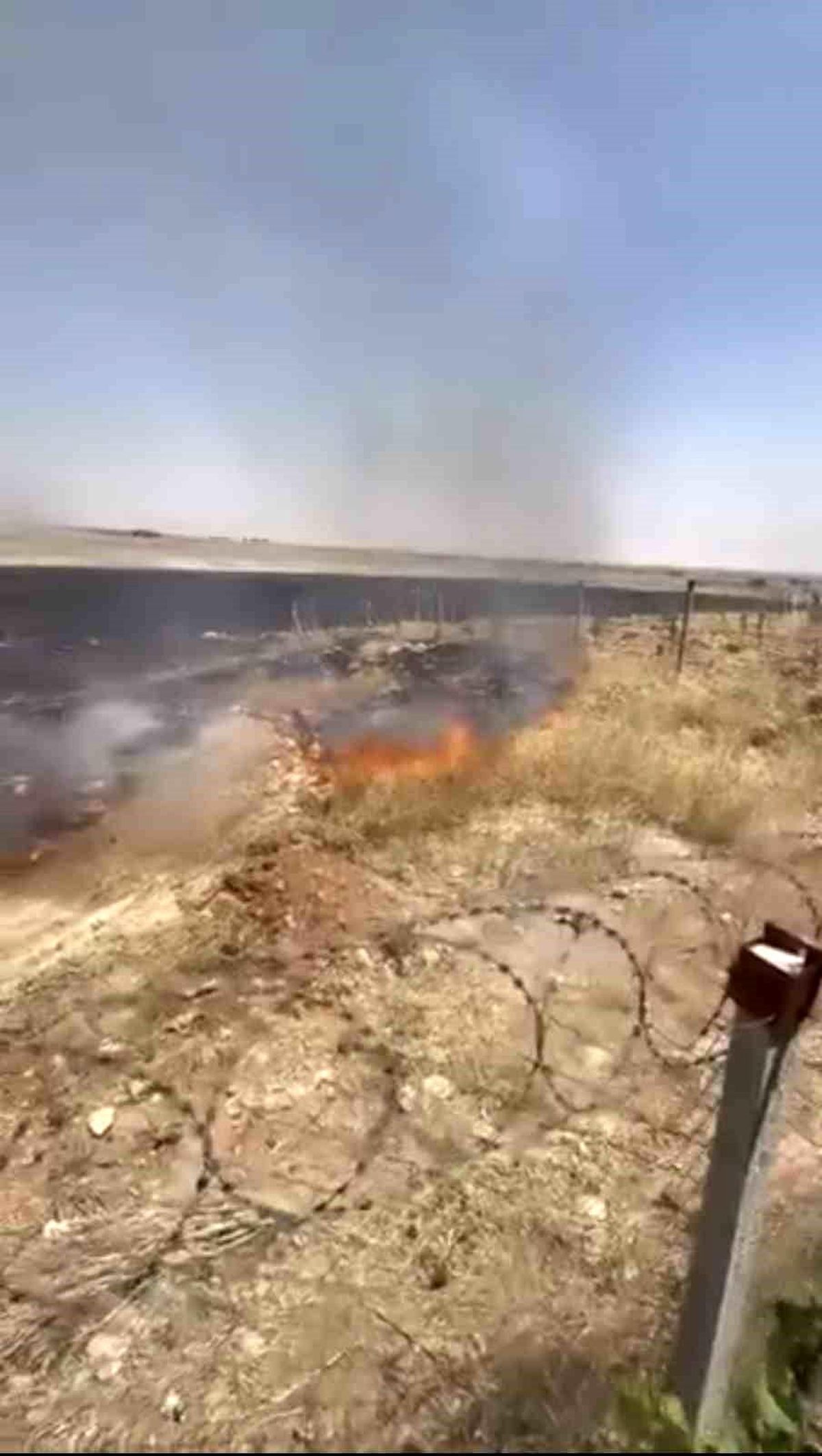 Mardin'de çıkan anız yangınına müdahale ediliyor