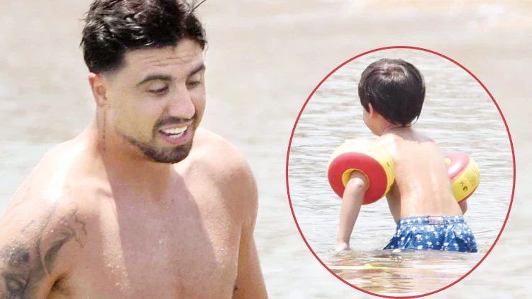 Baba oğulun deniz keyfi