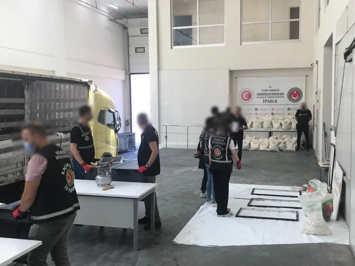 Ticaret Bakanlığı paylaştı: Sınır kapısında 3 milyar liralık uyuşturucu ele geçirildi