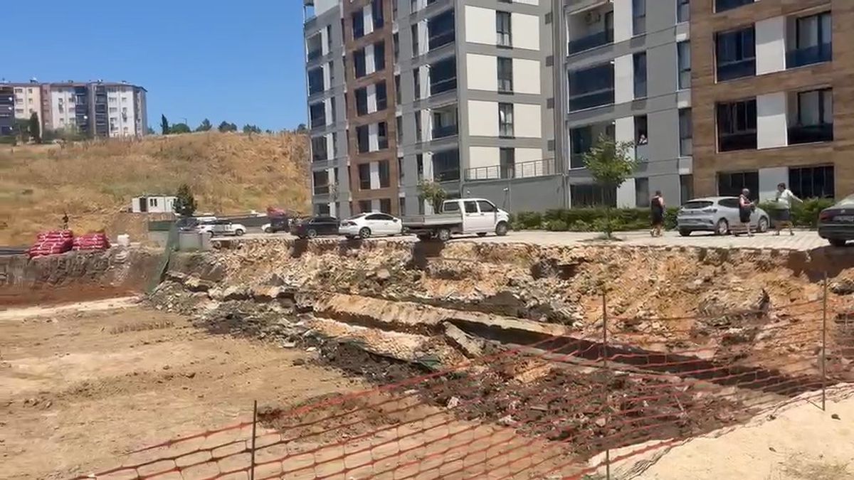 Bursa'da İstinat Duvarı Çöktü