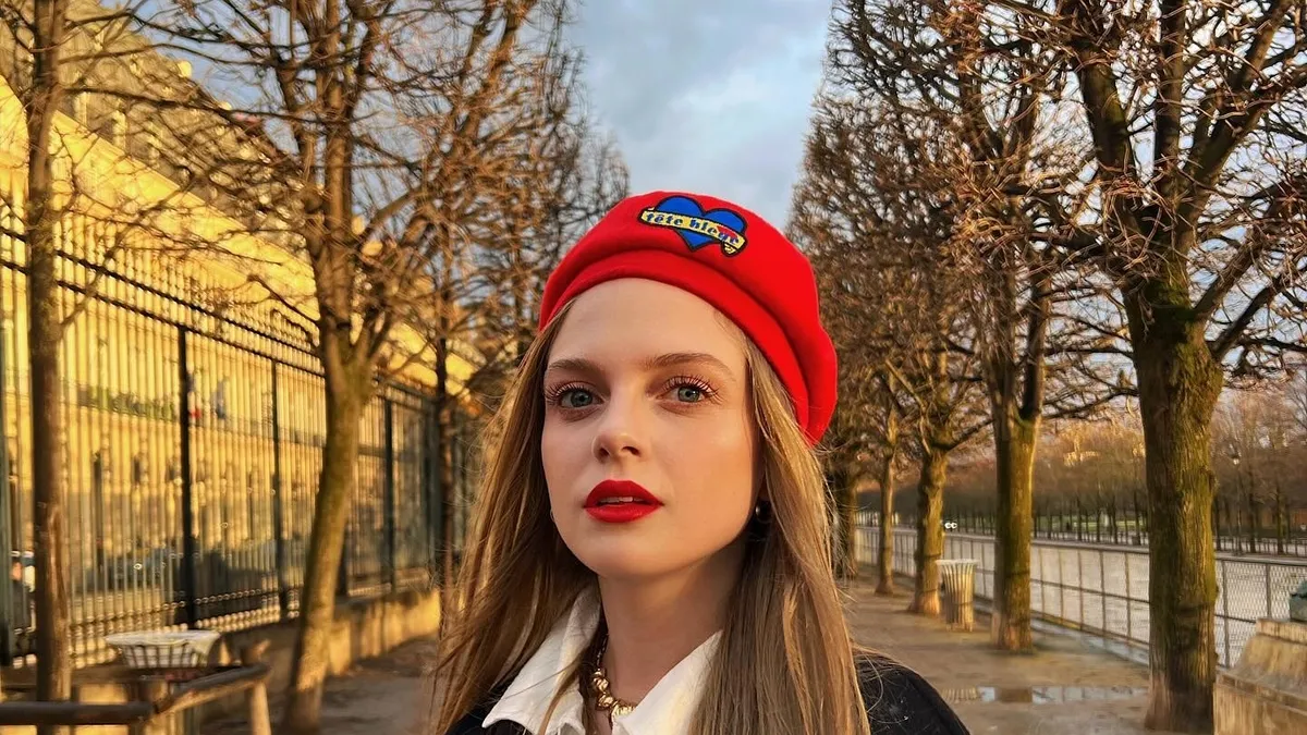 Taze çift romantizmin zirvesinde! Oyuncu İpek Filiz Yazıcı ve sevgilisi gün batımına karşı böyle poz verdi...