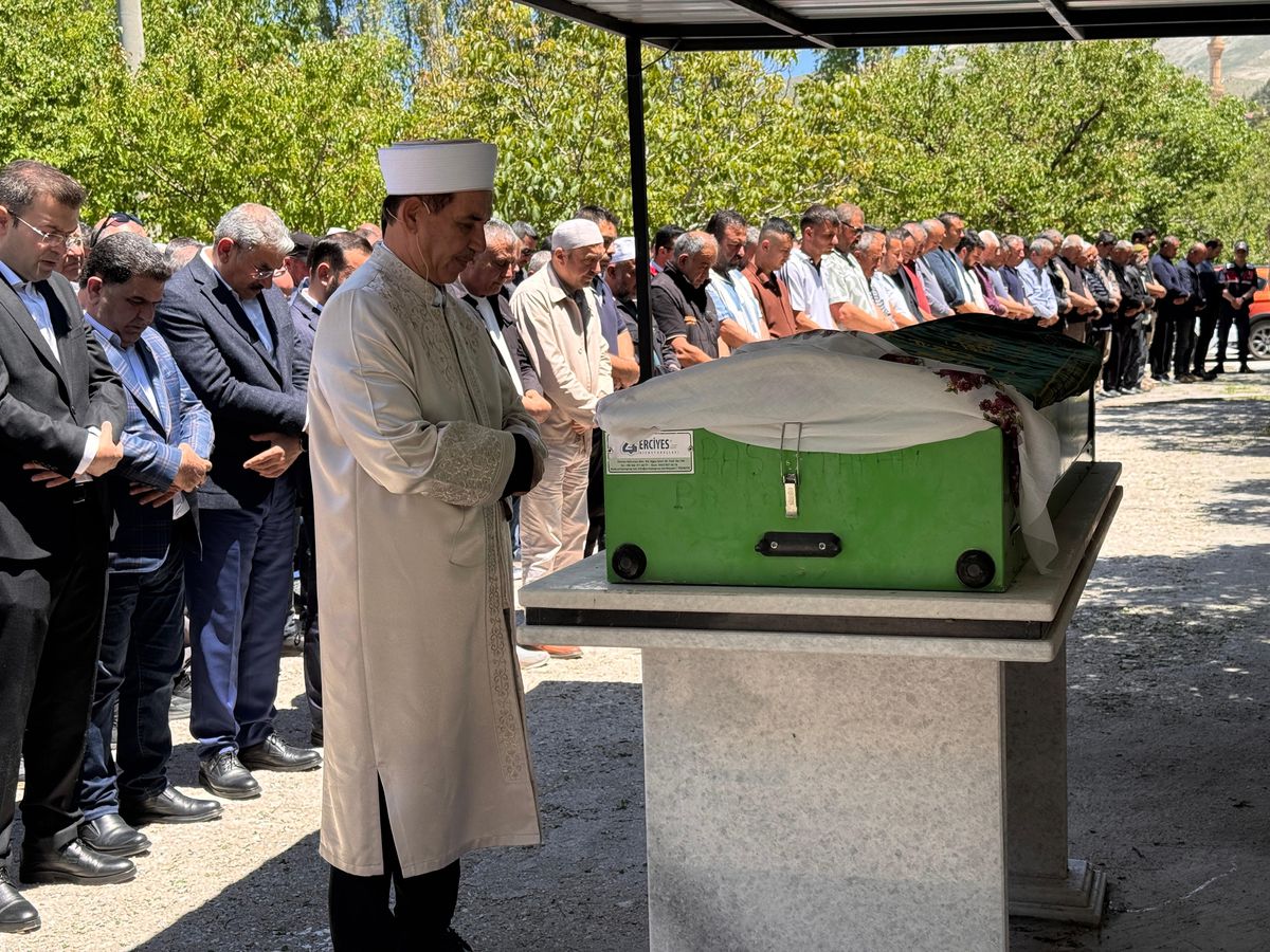 Niğde'de selde ölen kadın toprağa verildi