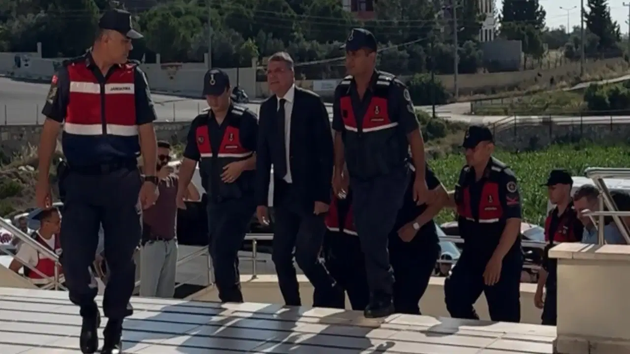 Silifke Belediyesi'ne operasyon: Belediye Başkanı ile 18 kişi adliyeye sevk edildi
