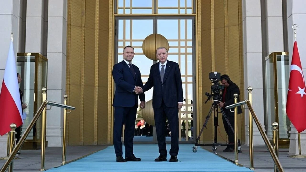 Polonya Cumhurbaşkanı Nawrocki Ankara'da! Zirve öncesi net mesaj: Avrupalı müttefikler daha fazla sorumluluk üstlenmeli
