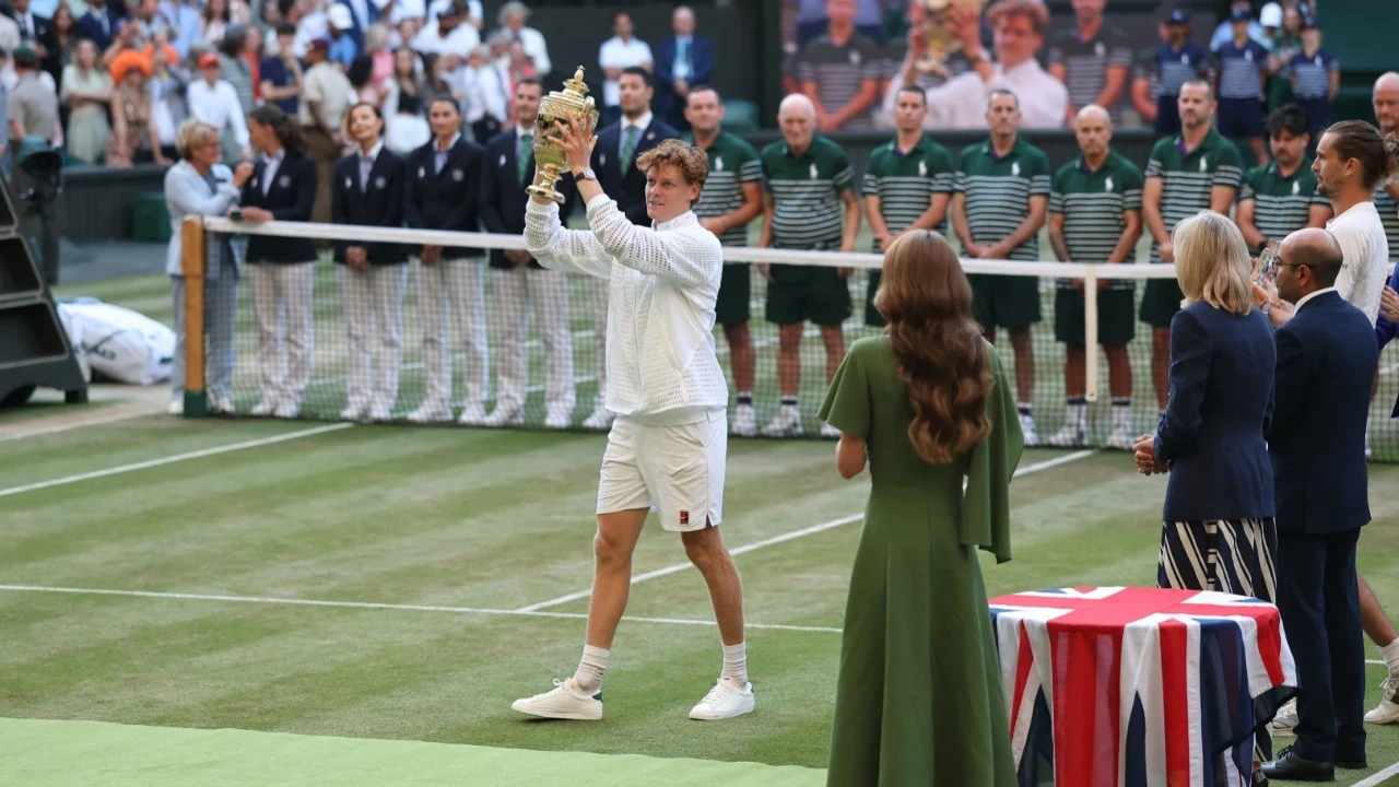 Jannik Sinner, Wimbledon'da üst üste ikinci kez şampiyon