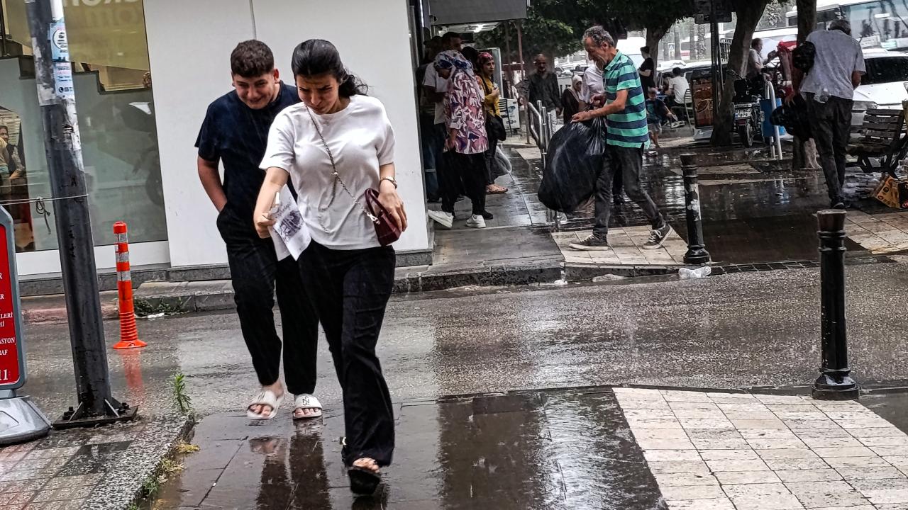 Adana'da temmuzda sağanak yağış