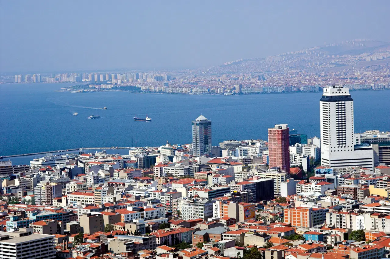 İzmir'de barınma çıkmazı: 22 bin kişi şehri terk etti