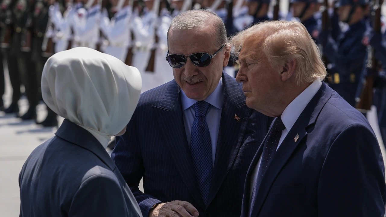 Havalimanındaki samimi sohbet kameralara yansıdı! Erdoğan ve Trump ne konuştu?