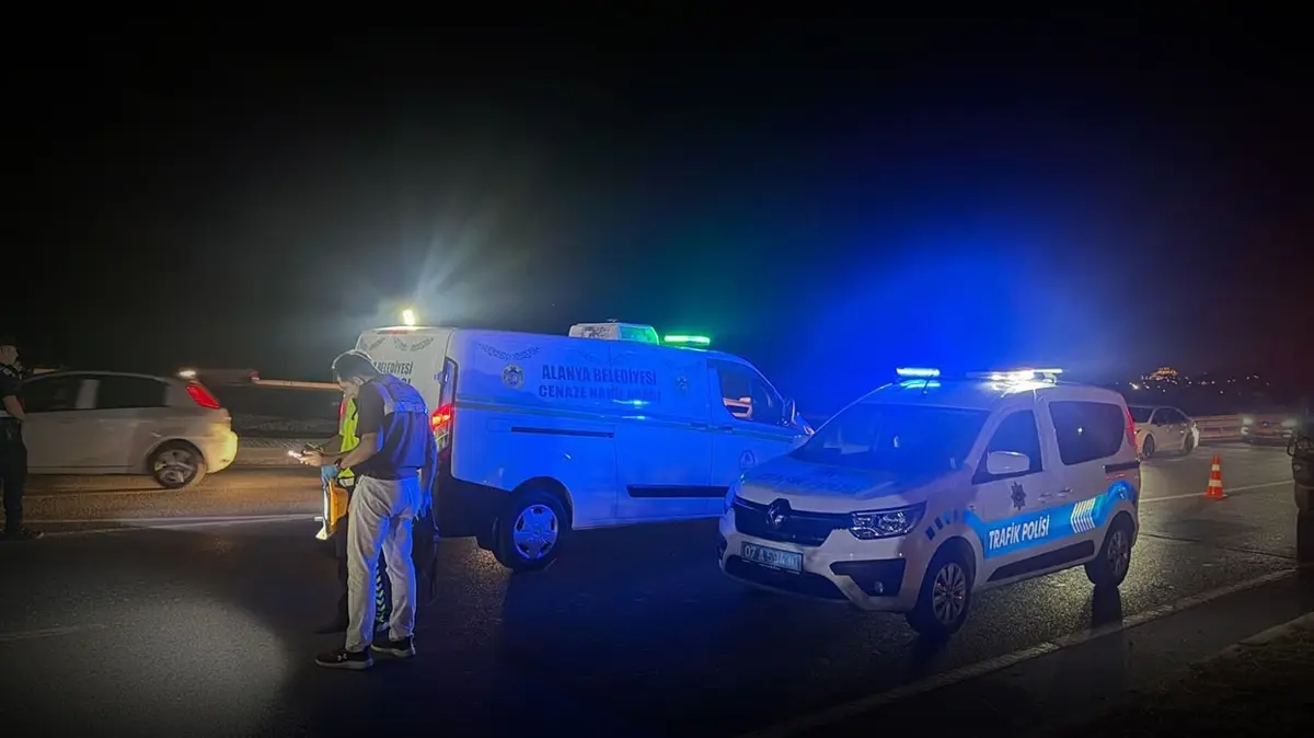 Alanya'da feci kaza: Otobüsün çarptığı yaşlı adam olay yerinde can verdi
