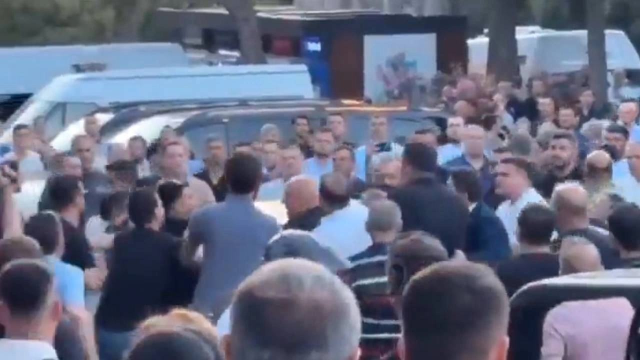 Silivri Belediyesi operasyonunda arbede çıktı! 'İtirafçı' oldu denilen isme adliye önünde tepki