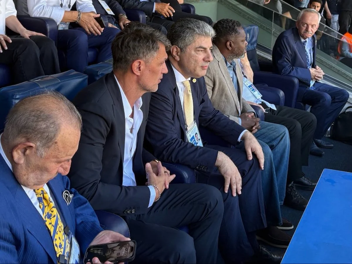 Paolo Maldini Fenerbahçe kongresinde