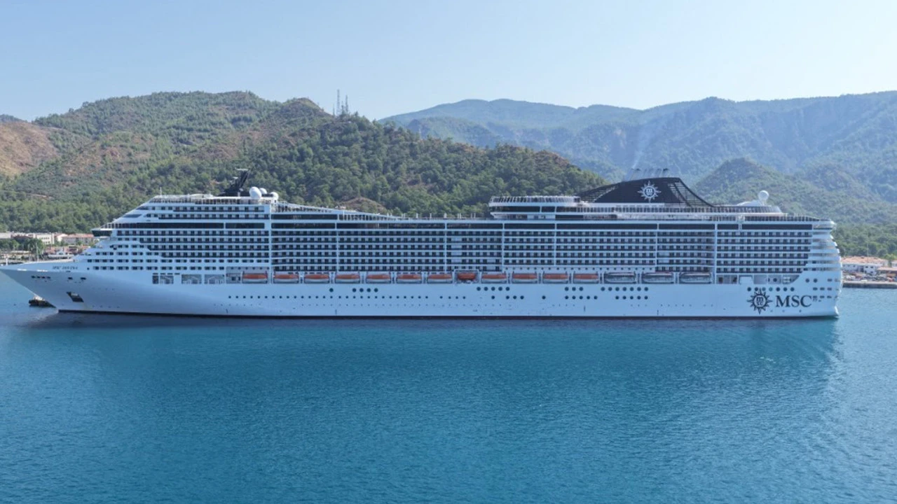 Dev kruvaziyer Marmaris'e demir attı: 4 bin 249 turist geldi