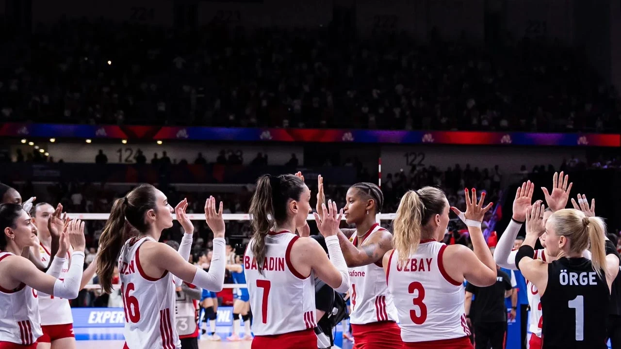 A Milli Kadın Voleybol Takımı Polonya'yı 3-1'lik Skorla Devirdi