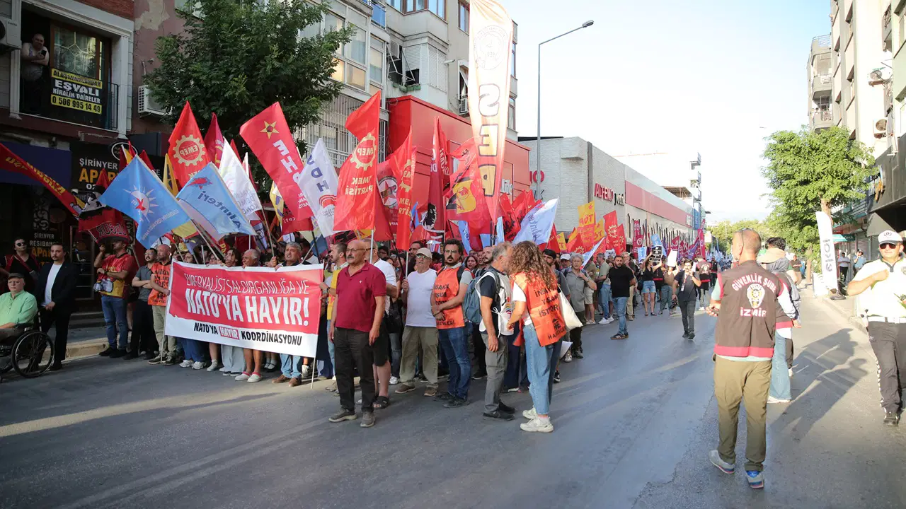 İzmir'de NATO protestosu: ‘Zirve, yeni savaş cepheleri yaratmaya hazırlanıyor’