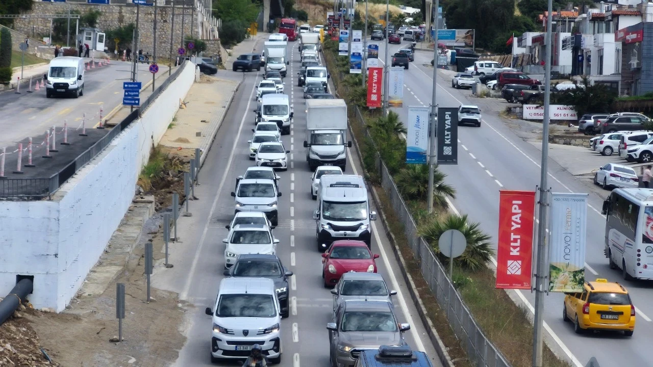 Milyonlarca sürücüyü ilgilendiriyor! Kafa karışıklığı sona erdi: Telefon tutucular ve multimedya sistemleri için karar verildi