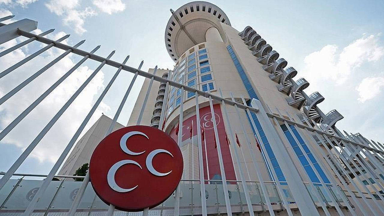 MHP’de 2 ilçe başkanı görevinden istifa etti