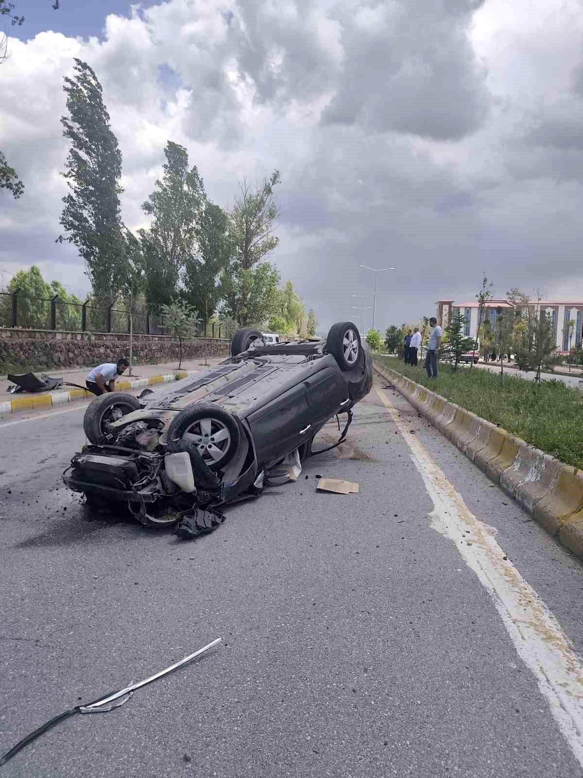 Patnos'ta trafik kazası: Araç takla attı, sürücü yaralandı