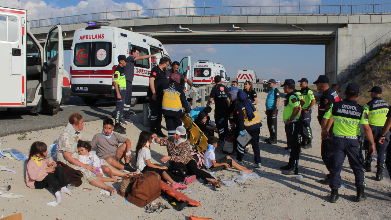Aksaray’da otobüs yoldan çıktı! 40 yaralı