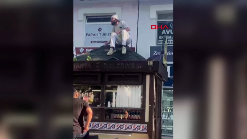 Kütahya’da Sözleşmesi Biten Esnaf Kendini Büfesine Zincirledi