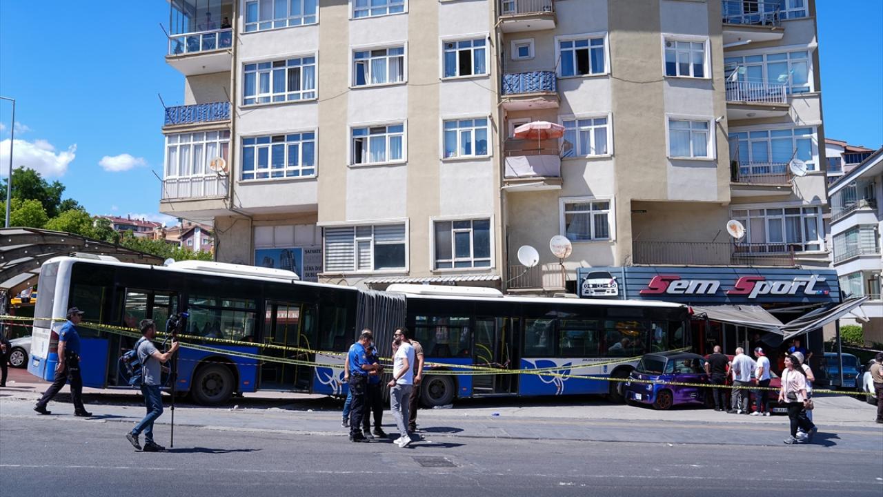 Ankara'da kontrolden çıkan EGO iş yerine çarptı