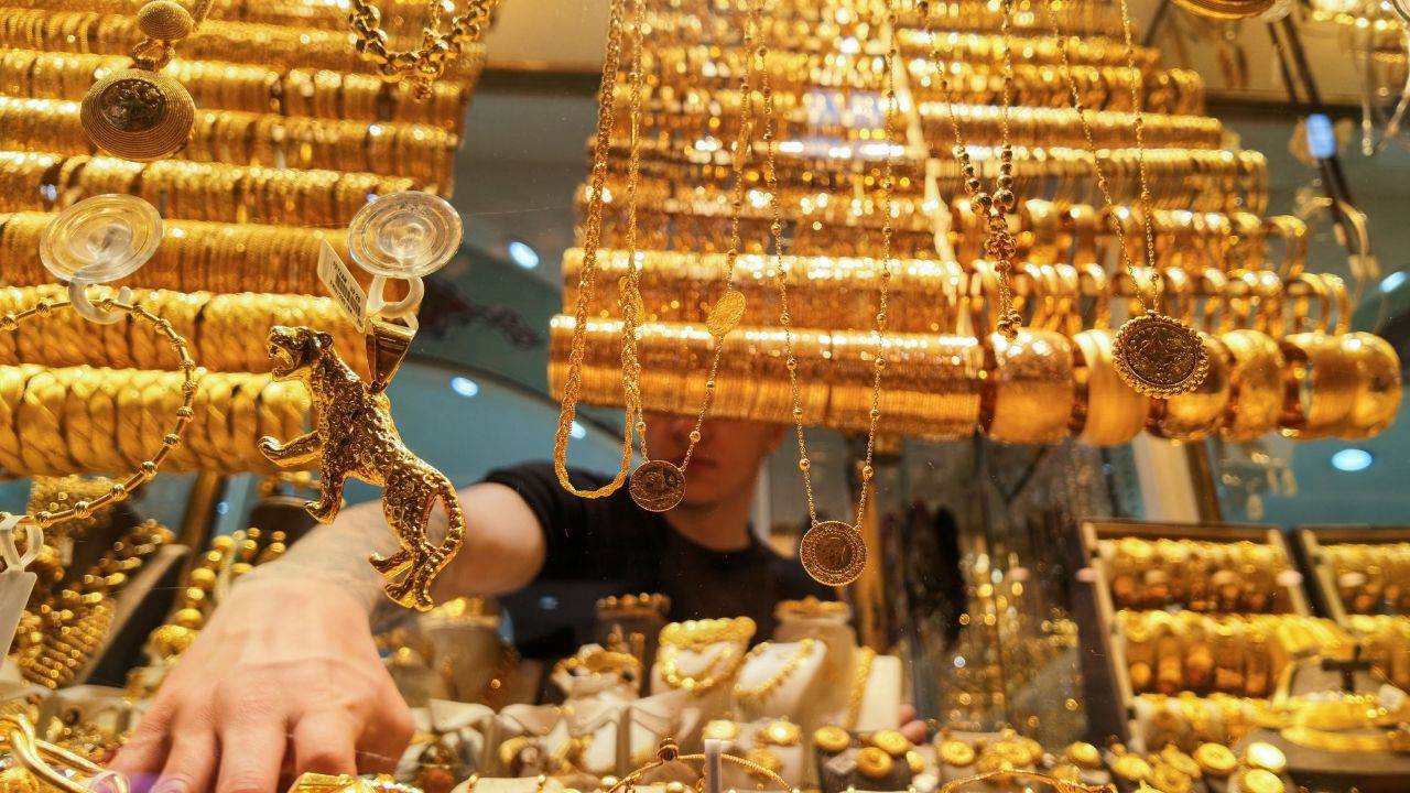 Altın sert düşüşün ardından toparlandı