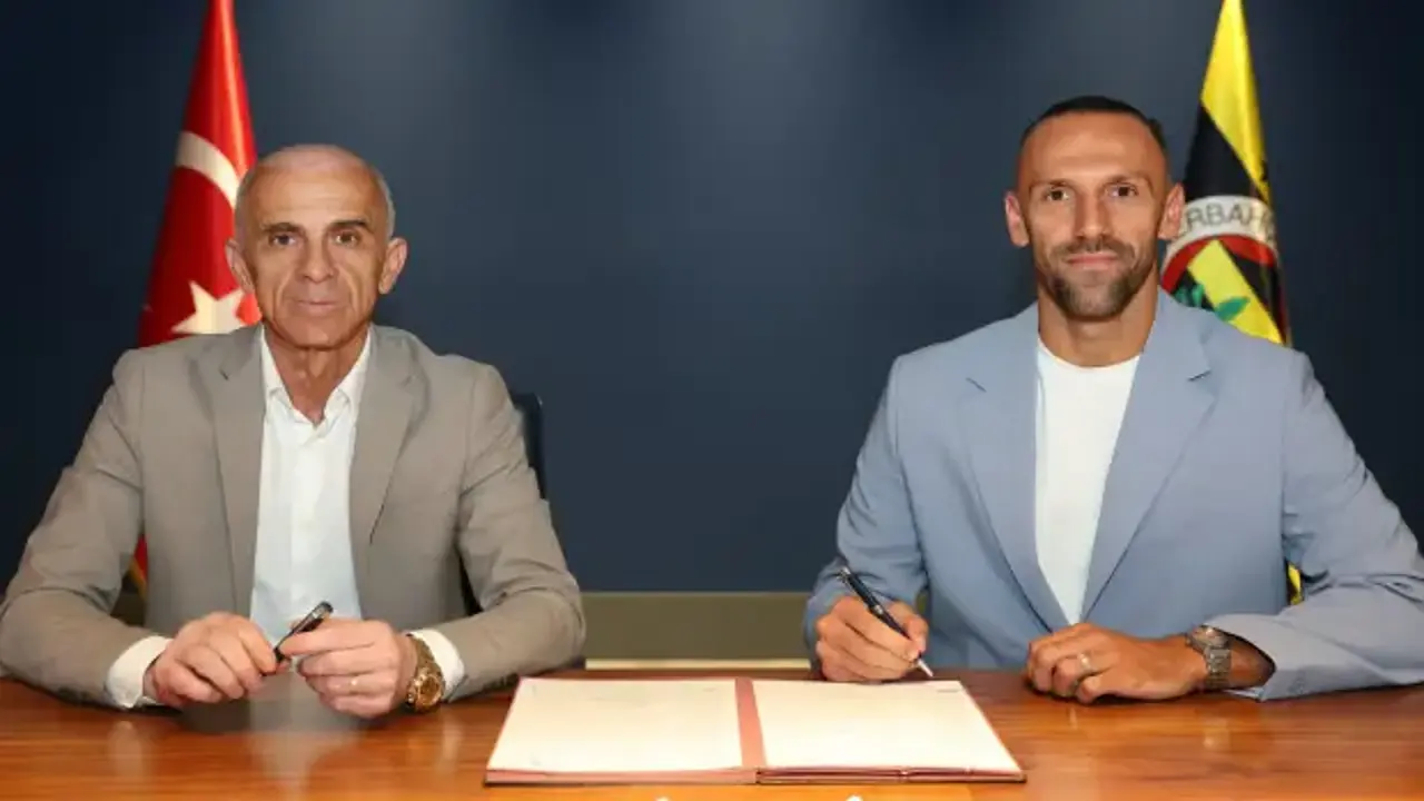 Fenerbahçe transferde ilk bombayı Vedat Muriqi ile patlattı! Çubuklu ile ilk poz