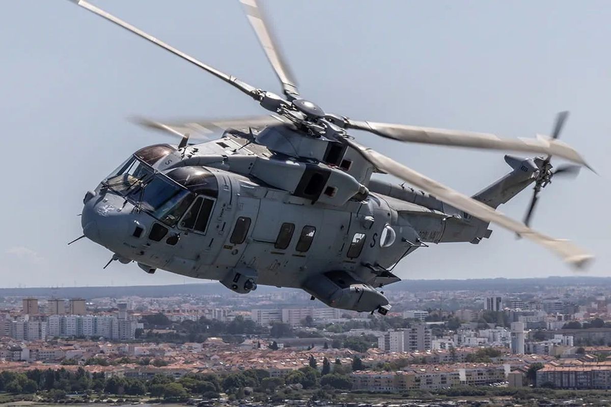 İngiltere'de askeri helikopter düştü: 3 ölü