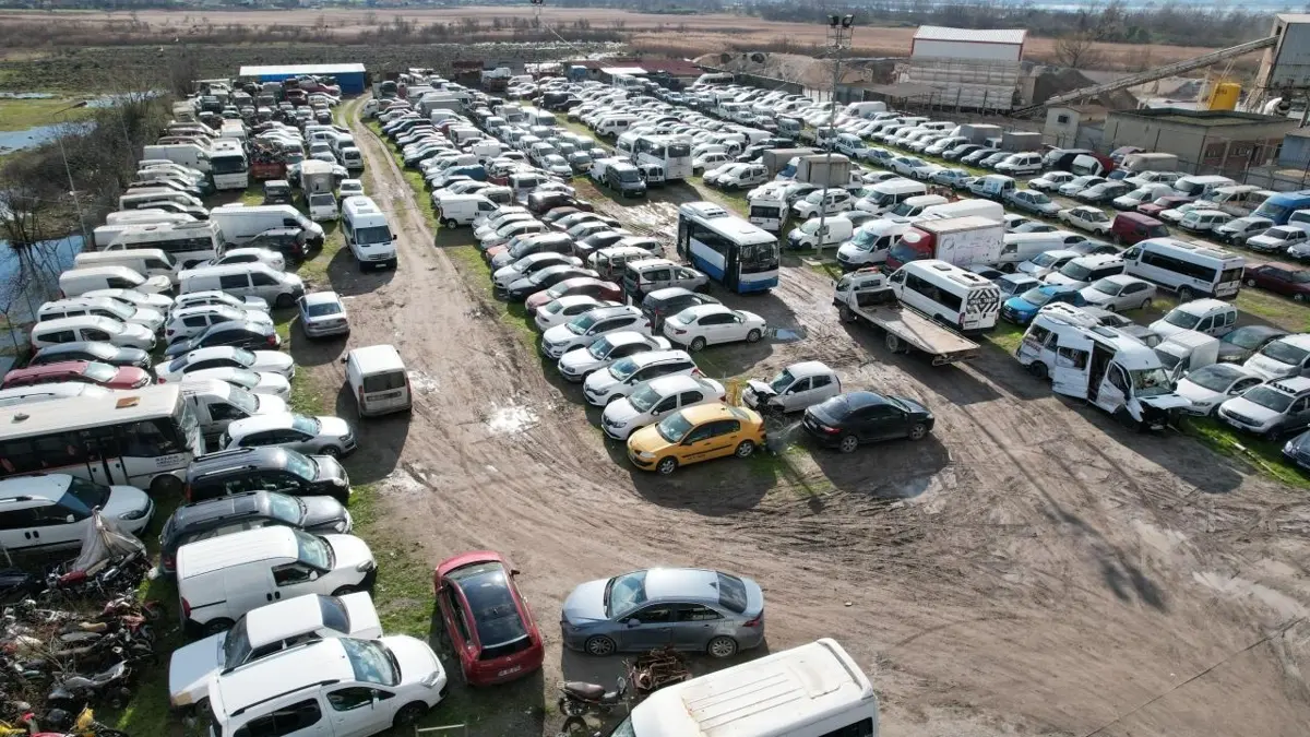 Yediemin otoparklarında vurgun! Hacizli araçların orijinal parçalarını sökmüşler