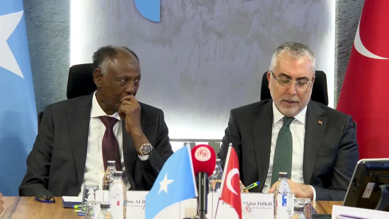 Bakan Işıkhan, Ganalı Mevkidaşı Pelpuo ile bir araya geldi