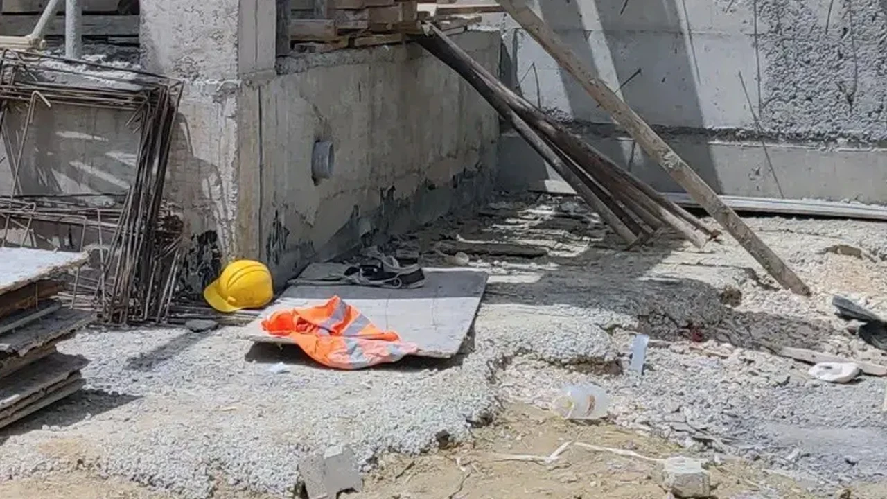 Hatay'da inşaattan düşen işçi öldü