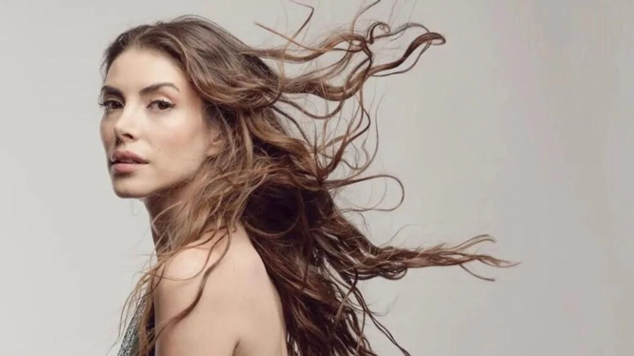 Deniz Baysal'dan radikal karar! Yeni saçları sosyal medyayı salladı