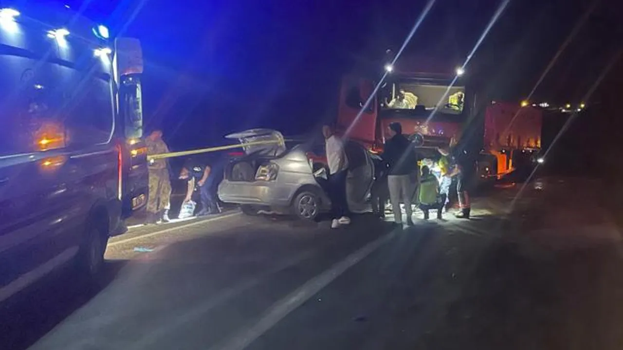 Malatya'da feci kaza! Tır ile otomobil çarpıştı: 3 ölü, 1 yaralı