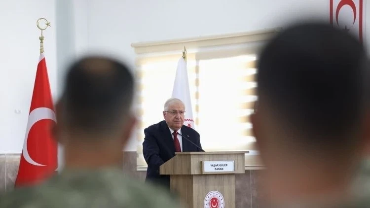 BakanıGüler, KKTC'de Mehmetçik ile bir araya geldi