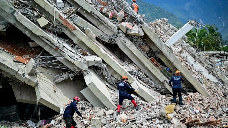 TSK ve AFAD seferber oldu: Venezuela'da umut arayışı sürüyor