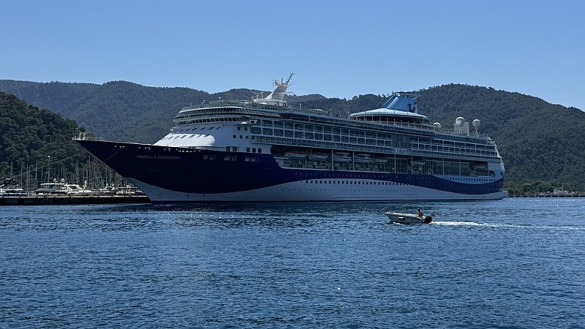 "Marella Discovery" kruvaziyeri Marmaris'e 1750 turistle geldi