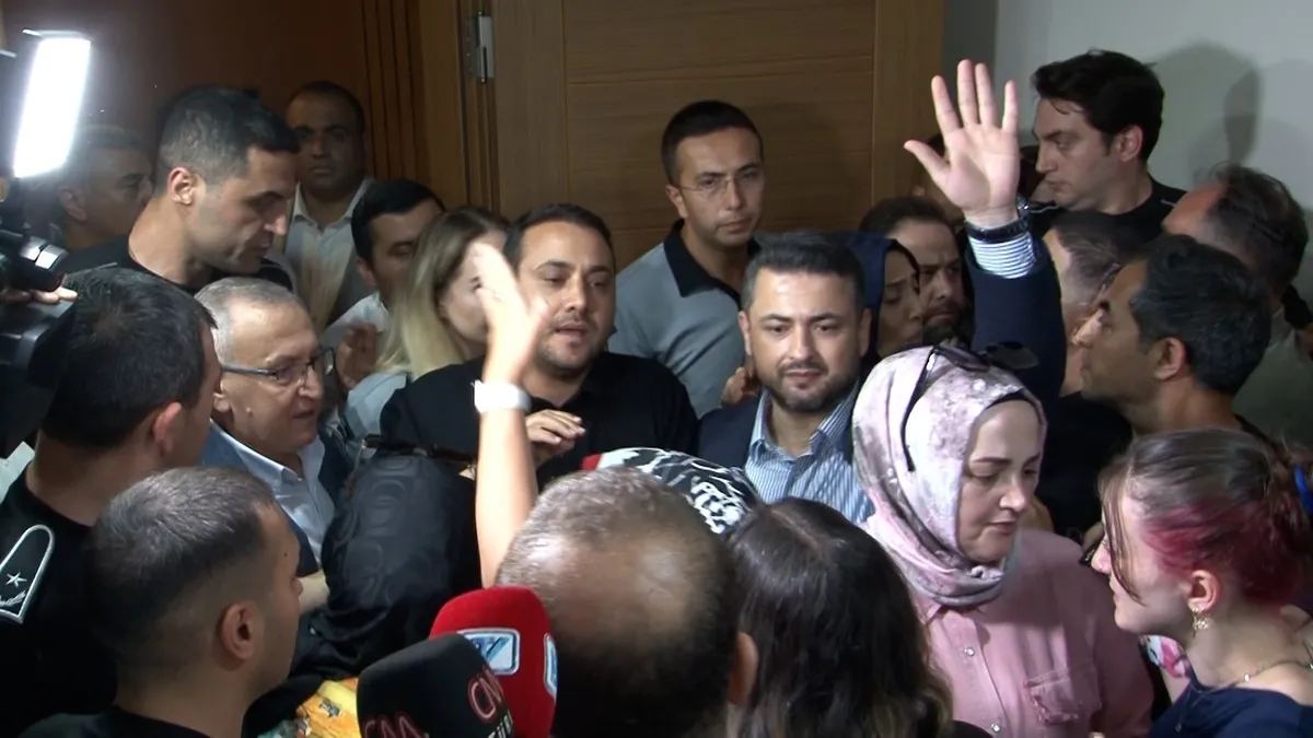 CHP'lilerin '15 Temmuz' saygısızlığı meclisi karıştırdı